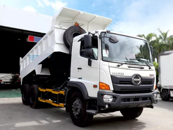 Dịch vụ thay Kính chắn gió xe tải Hino 15 tấn tận nơi